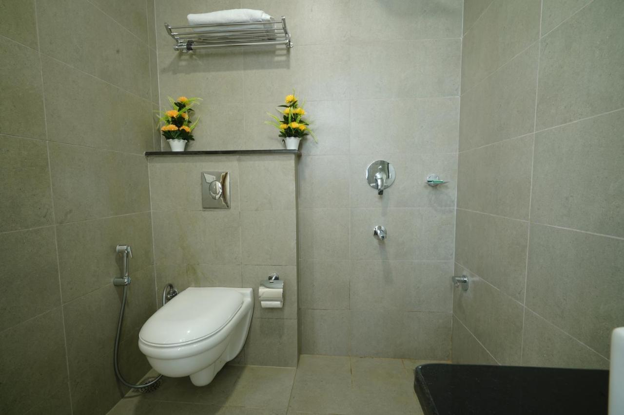 Octave Orchid Vista Hotel Gurgaon Buitenkant foto
